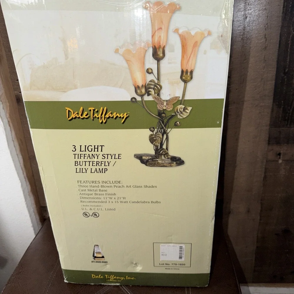 Dale Tiffany 3 Light Lily Table Lamp Butterfly Art Glass Shade NIB Vintage New